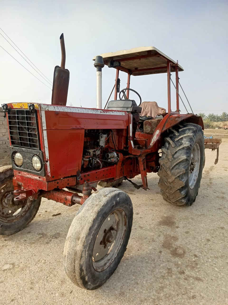 السلام عليكم مكينه بلاروس للبيع جاهزه ما عوزه الف مكينه نضيفه رقم وسنويه هيه وغراضه خرماشه +فدان سلوم مستعمل شي قليل العماره المجر للستفسار تصل ***********   مستعجل عله البيع
