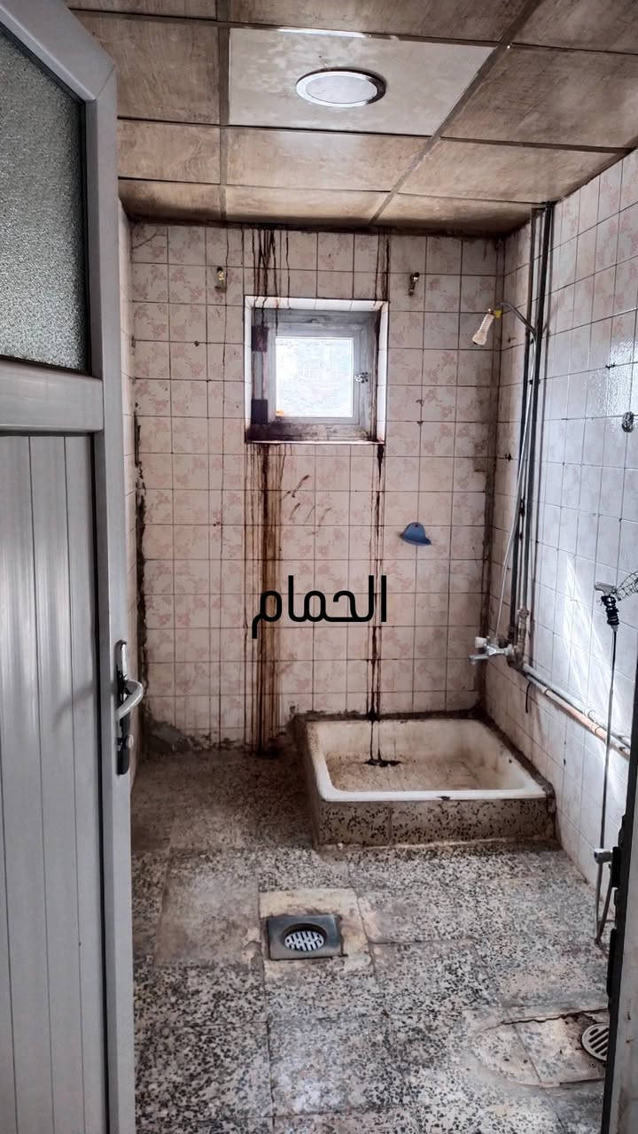 السلام عليكم
شقة للايجار مكانها شقق حي الحسين متكونة من غرفتين واستقبال ومطبخ وحمام الايجار 175 وبيها مجال
للاتصال ***********
