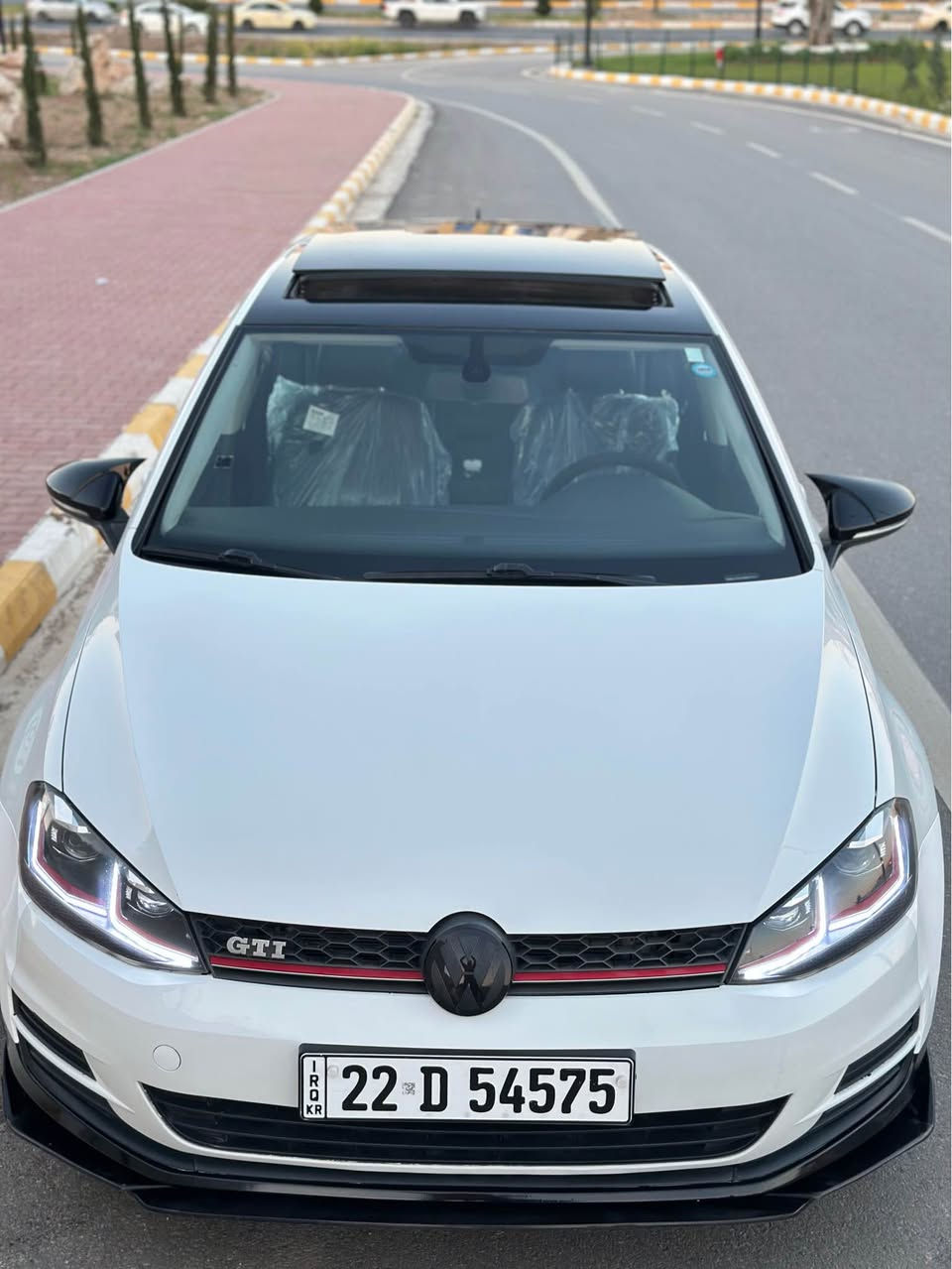 سەرەتا بەناوی خوا گەورە 
گۆڵف TSI 18 turbo 2017  
مواسەفات فول فول 
بەسمە
پانۆراما 
کوشن جلد 
ڕادار 
خەتی جادە 
شاشە گەورە 
کامێرا  
کوشن هیتەر 
دەگا بەسمە 
دەبڵ گێڕ عادی
بلاجکتۆر 
لایت عەدەسە 
لایت ئۆتۆ
ئۆتۆ ستۆپ 
تحدید سرعە
‏‎سوكان ڤۆلیۆم و ئاوێنە ھیتەر
‏‎حەساسی دواوە
‏‎
بەس سنوقی بۆیاخە 
٢ پەڵە بچوک ساردی هەیە سەر قەوسی چەمەلەغە کان 
پێشی کەپسە بێ ئێرباگ 

‏‎گێڕ و مەكینە بێعەیب 
تەقەوڕەقەی نیە 
بەردی سالۆنسا و کارەبایات و گێڕ و مەکینە بەشەرت نەکراوە تەوە  
سەنەوی تا ٢٠٣٠ تازەیە 
ناونيشان سليماني
نرخ ١٢٥ ورقە و ماجالێکی کەم  
ژمارە تەلەفون/  ١٨١٨ ١٩٨ ٠٧٧٠ 📞 السليمانية, العراق
