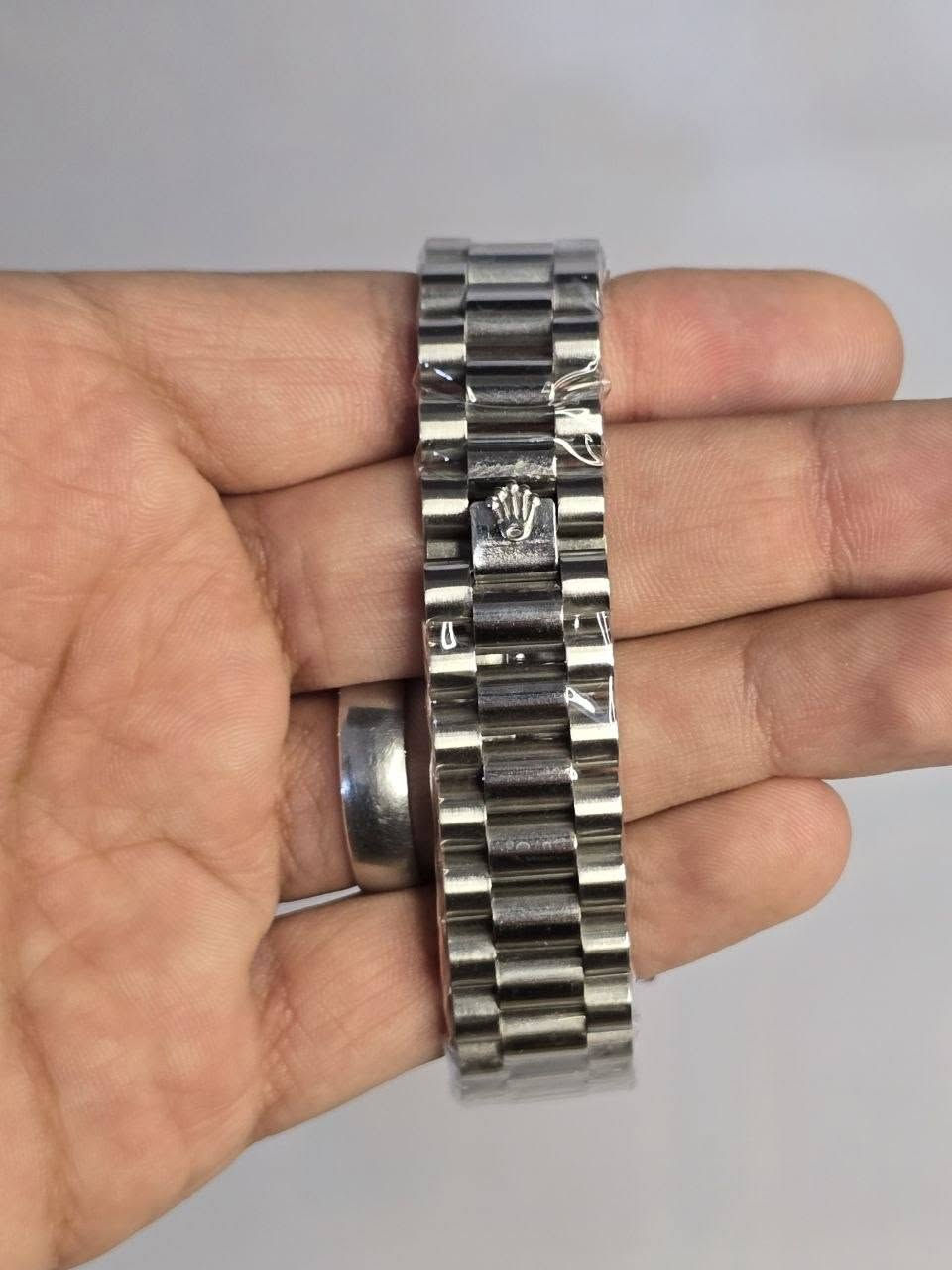 ⌚  دي ديت
تحفة فنية 
مصممة لرجال الاعمال 
مكينة كوارتز 
البودي: ستانلس ستيل مقاوم للصدأ
ميناء مميزة رسمية ازرق بتدريجة نيلي وارقام رومانية مزودة بمنفذ تاريخ شهري+ اسبوعي
زجاج معدني ضد الخدش
مقاومة المي وغبار 
السير ستانلس ستيل مع قفل جوبلي اصلي
مختمة بالكامل 
قطر  40
قطعة ما تتفوت 

السعر  :- 30 الف ع اول تم
للحجز والاستفسار يرجى مراسلة الصفحه


**إذا كنت صاحب هذا الإعلان وتريد حذفه لأي سبب، رجاءا أرسل رسالة إلى الدعم الفني**