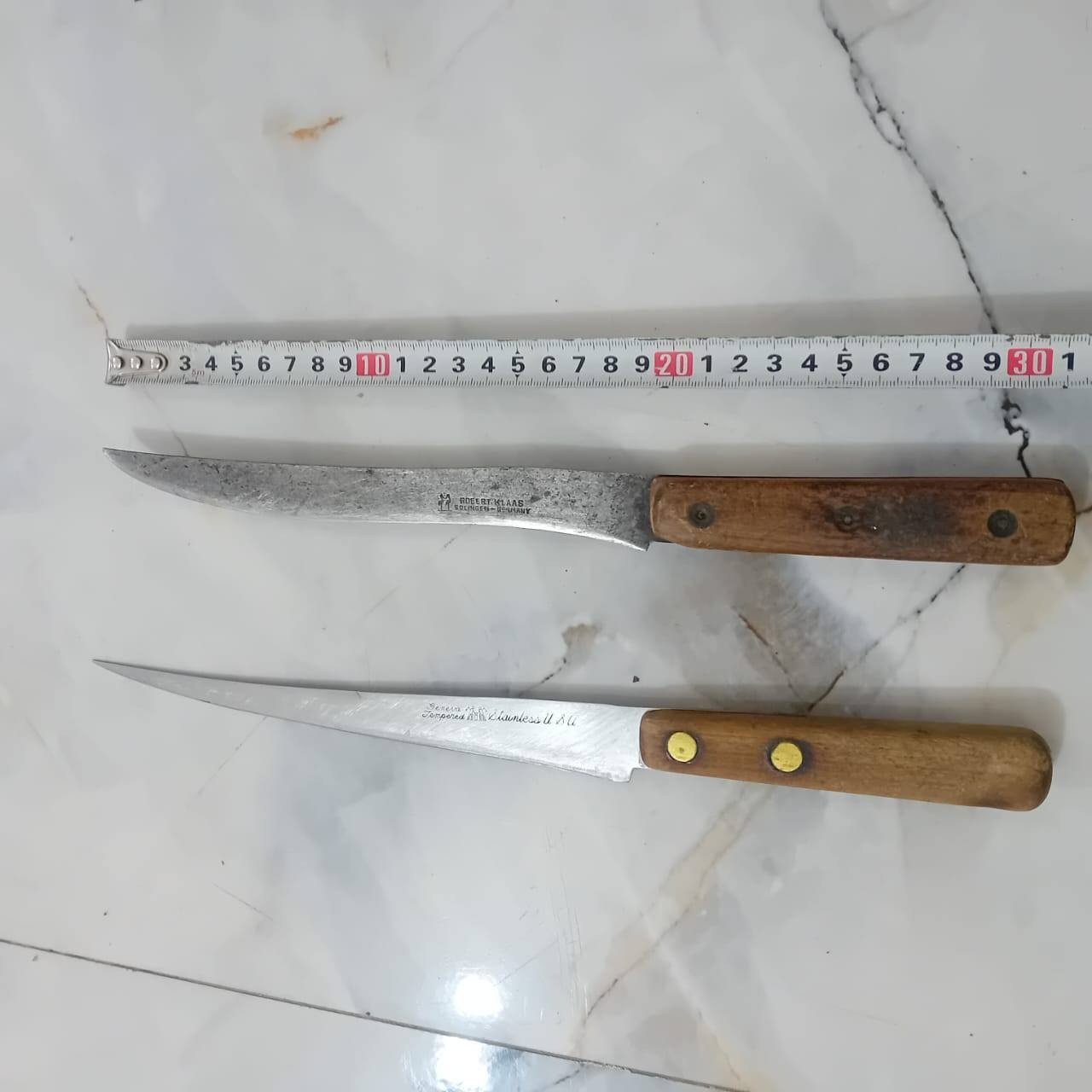 لبيع
اغراض قديمه 
***********
