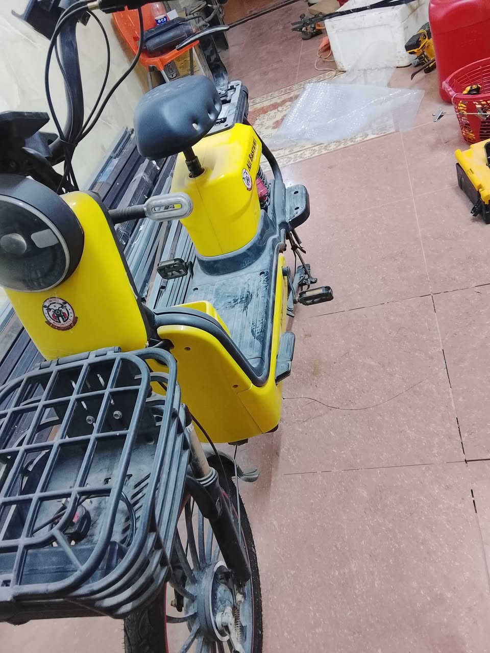 السلام عليكم دراجه شحن للبيع بحاله الوكاله جديده بس بطاريات يرادله استفسار ***********
