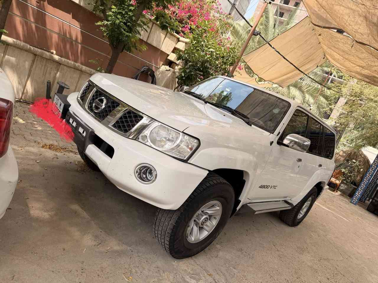 السلام عليكم باترول سفاري 
محرك 4800

الموصفات 3 قطع تبريد 

ثلاجه 

كشنات جلد 
سلايد 

شاشه وكامره 

4 ويل مع دفلوك مع قفل اكسل امامي 

مكان السياره بغداد ورقم بغداد بسمي 

ماشيه السياره 110 كم

الاتصال /***********
