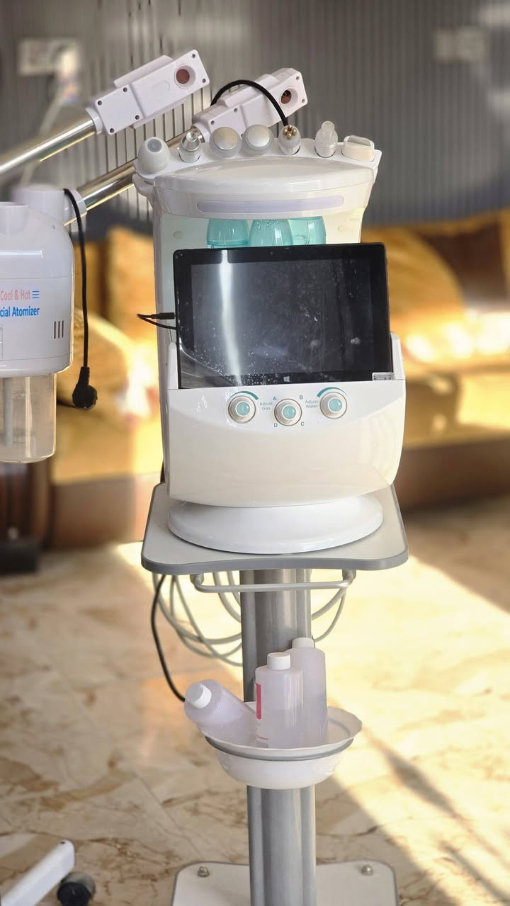 هذا الجهاز هو عبارة عن نظام "Smart Ice Blue" للعناية بالبشرة وتحليلها.
يعمل هذا الجهاز كجهاز "هيدرافيشال" (Hydrafacial) بسبعة وظائف مختلفة، تتضمن التنظيف العميق وعلاج مشاكل البشرة.

يحتوي الجهاز على كاميرا عالية الدقة لتحليل عناصر البشرة الرئيسية، مثل التجاعيد والمسام والبقع اللونية. [1, 2, 3]

 شرح تشغيل جهاز سمارت أيس بلو 
سعرها ٦٦٠ وبي مجال الشراي جهاز نظيف مامستخدم غير ٤ او ٥ مرات على الاتصال *********** 

٠٩‏/٠٤‏/٢٠٢٣ — . ✅️أحدث موديلات أجهزة الهيدرافيشيال جهاز سمارت ايس بلو وبسعر مميز جداااا⚡️⚡️ 1️⃣ كاميرا لتحليل وتحديد وعلاج مشاكل ... أحدث موديلات ...حدث جهاز ...

١٤‏/٠٣‏/٢٠٢٤ لاستيراد الأغذية ال... جيفنشي للعطور  جيفنشي للعطور
