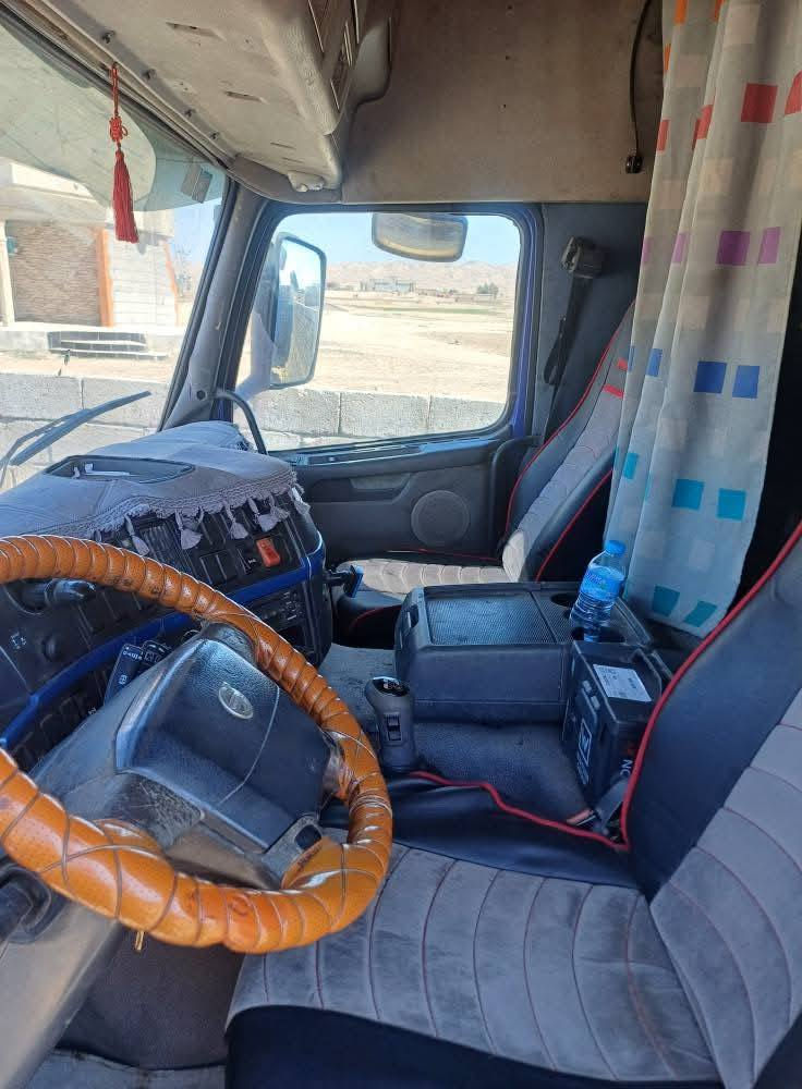 #السلام #عليكم 
فالفو شيطان قلاب للبيع 
موديل 2003 محرك حجم 380 محرك لا تنقيص ولا تبخير كير اكسن شرط سياره جاهزا ع شغل وجديده سحال چوبلس گير 3ب3 رقم جديد باسمي لل2030 شهر 11  تدفئه تبريد تايرات كلها جديد شرط التحويل  مكان اربيل  الاستفسار اكثر الاتصال على الارقام
***********
***********
