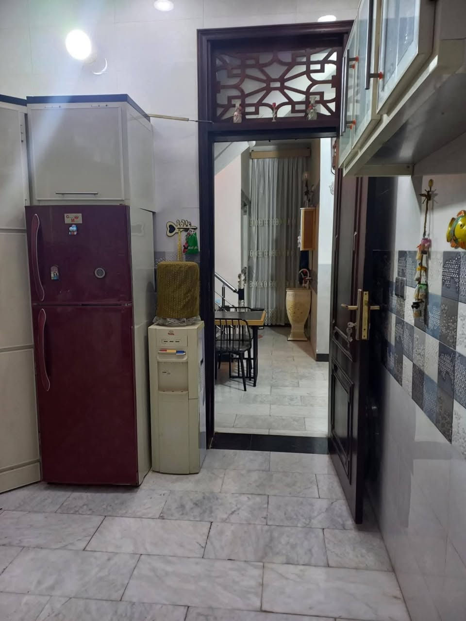 🏠 / دار للبيع مساحة 100 م  طابو  (طابو صرف)واجهه 7.75 نزال 13  شبه مربع             
🧱 الدار ((ركن)) متكون من طابقين بناء ٢٠٢٢                 
الطابق الاول/ استقبال + هول +مطبخ+ غرفة نوم +مجمع صحيات.
الطابق الثاني /(2) غرف نوم   مجمع صحيات.بيتونه  
🌎 الموقع /  حي المحاربين ..شارع مطعم الامراء (( ركن  ))    
للأستفسار اكثر  مراجعة 
#مكتب_الحسيني_للعقار_ بداية شارع الحسينية من اتجاه شارع 60 مقابل اسواق سيد ماركت ثالث بنايه على اليسار او الاتصال 
 *********** واتس+اتصال
