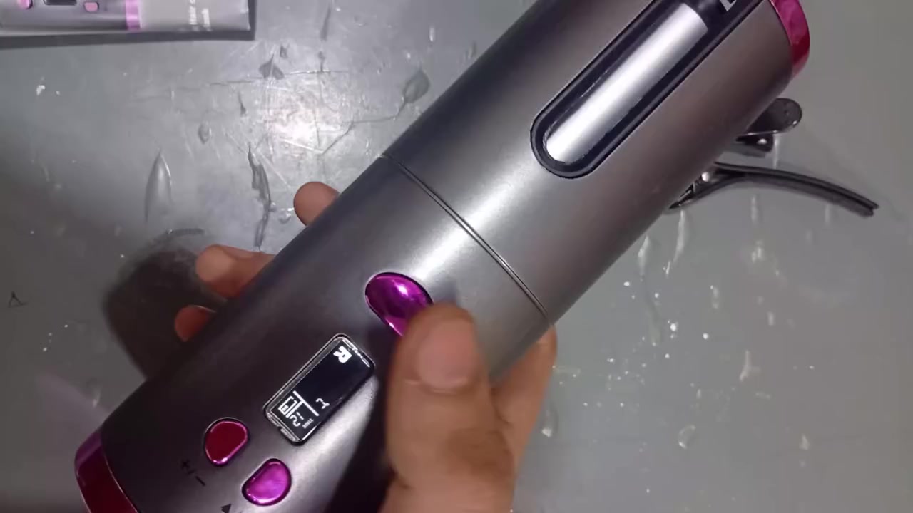 قطعتين كلش حلوات الاولى للاضافر مبرد على الكهرباء مع كامل ملحقاته ويستخدم أيضاً للاحجار الكريمه للنقش كذلك والثانيه بارمه للشعر شحن وتنطي حراره تسوي الشعر كيرلي ثنينهن ب٢٧ الف بس على اول تم واكو توصيل الكل المحافضات ٥ الاف واتساب ***********
