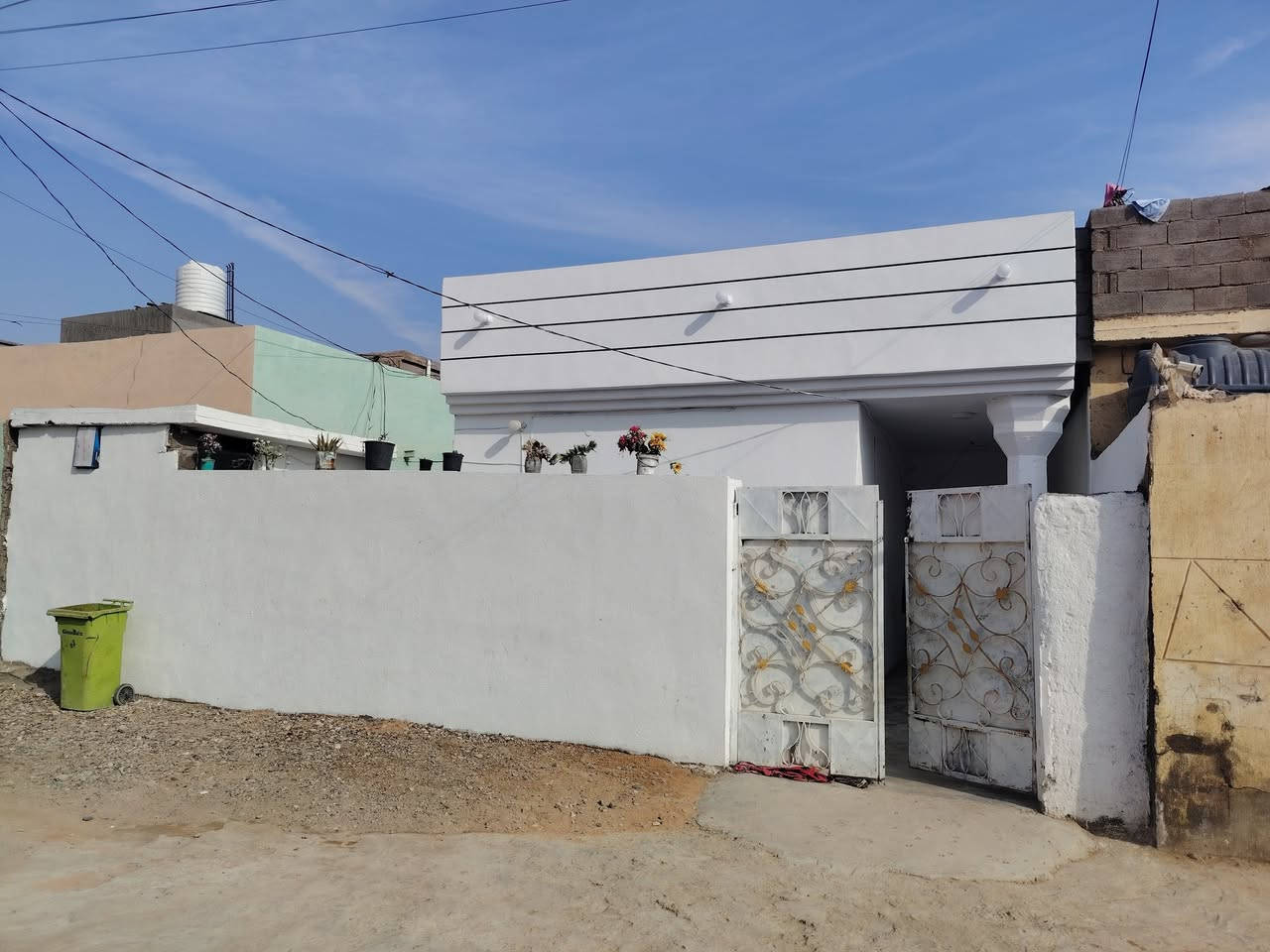 يالله سلام عليكم بيت طابو  مساحه 200تسليح غرفتين  وصاله ومطبخ وديوان وصحيات خارج سعر 30وبي مجال شوي المكان حي البكر  قرب مدرسه مطلع الفجر رقم الهاتف  ***********
