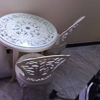 ميز طعام • مستعمل • نظيف جداً