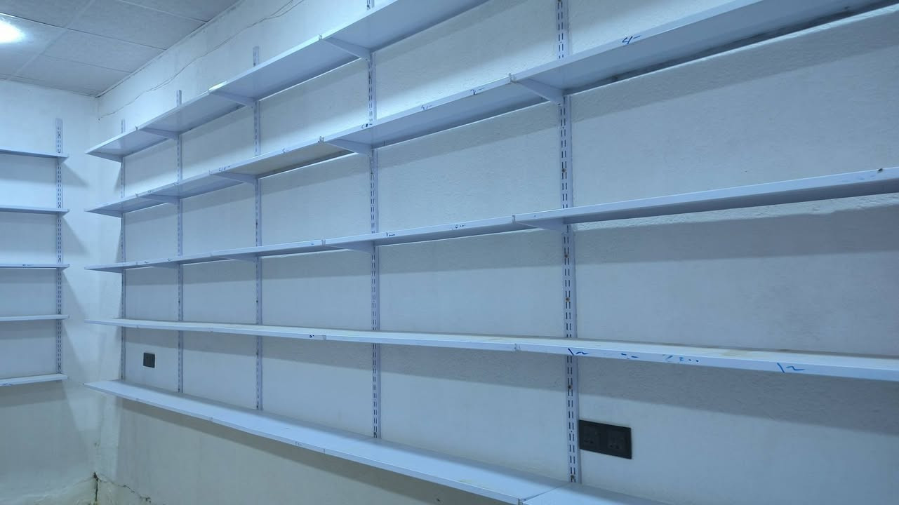 رف حديد جديد استخدام ثلاث اشهر
8 متر ونص ارتفاع خمس خانات اشتريت ب320 رايدهن ب280 قفل


**إذا كنت صاحب هذا الإعلان وتريد حذفه لأي سبب، رجاءا أرسل رسالة إلى الدعم الفني**