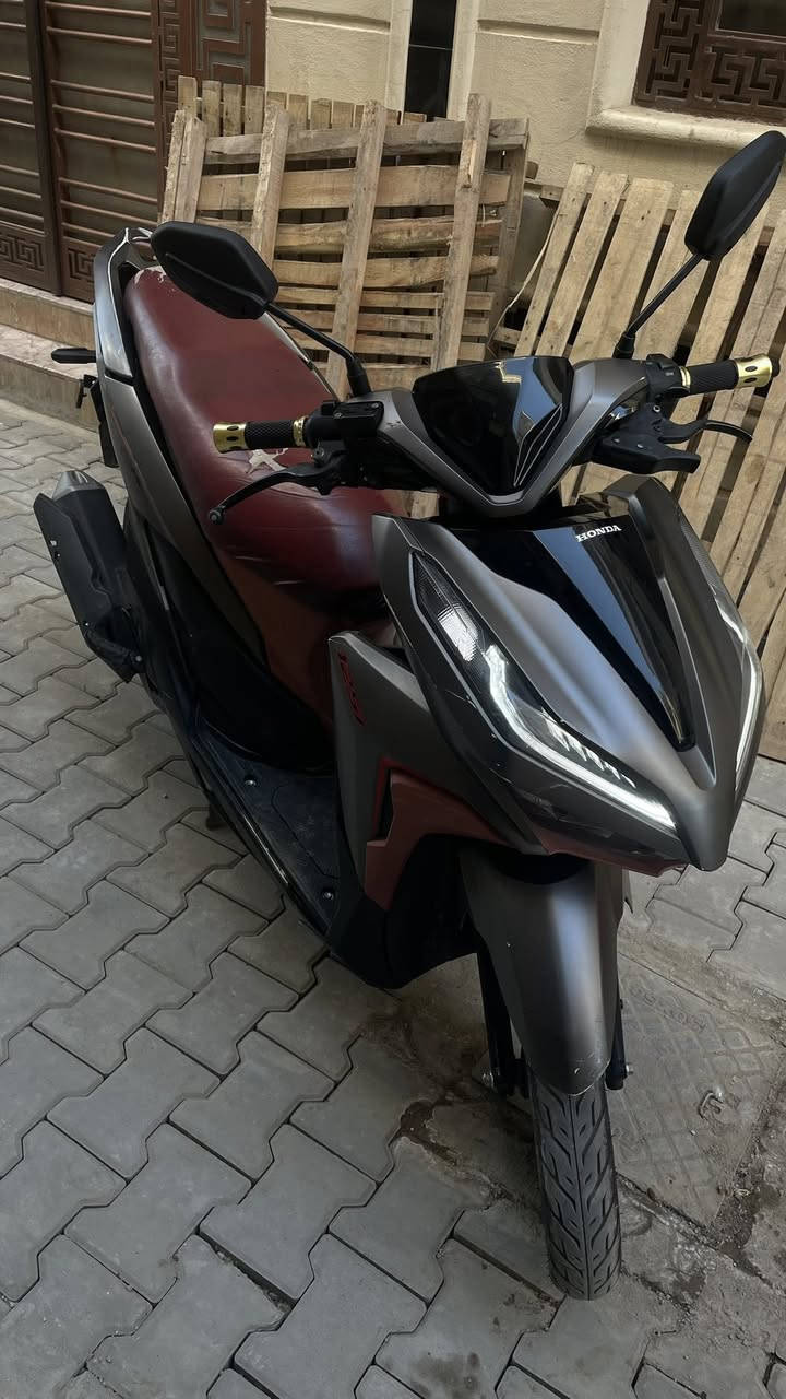 السلام عليكم
للبيع (هوندا كليك) موديل 2019 دراجة مكفولة وبعدهة على وضعية الشركة برغي ممفتوح بلمحرك ماشية 19 الف (سعرهة مليون وربع) وبيهة مجال مكان الاعظمية الاتصال ***********
