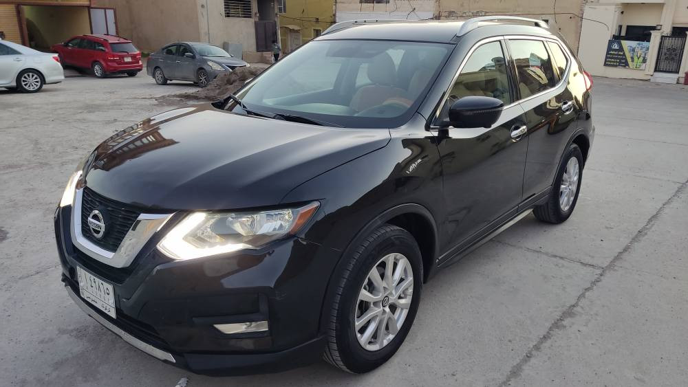 نيسان روج موديل 2018 فوول مواصفات عدا بانوراما .كشن جلد وكهربائي وخزن رادارات 360 درجه محرك وكير بالشرط  كيرها مبدل بموديل  2023   سياره دينار مابيها مصرف جاهزه بيها دفتر بانزين سنويه مشروع وطني  بونيد صبغ وبيها تعديل بالجامرلغ جهه سكن واقل من شبر بالباب سكن فقط شراي يخابرني *********** كركوك, العراق
