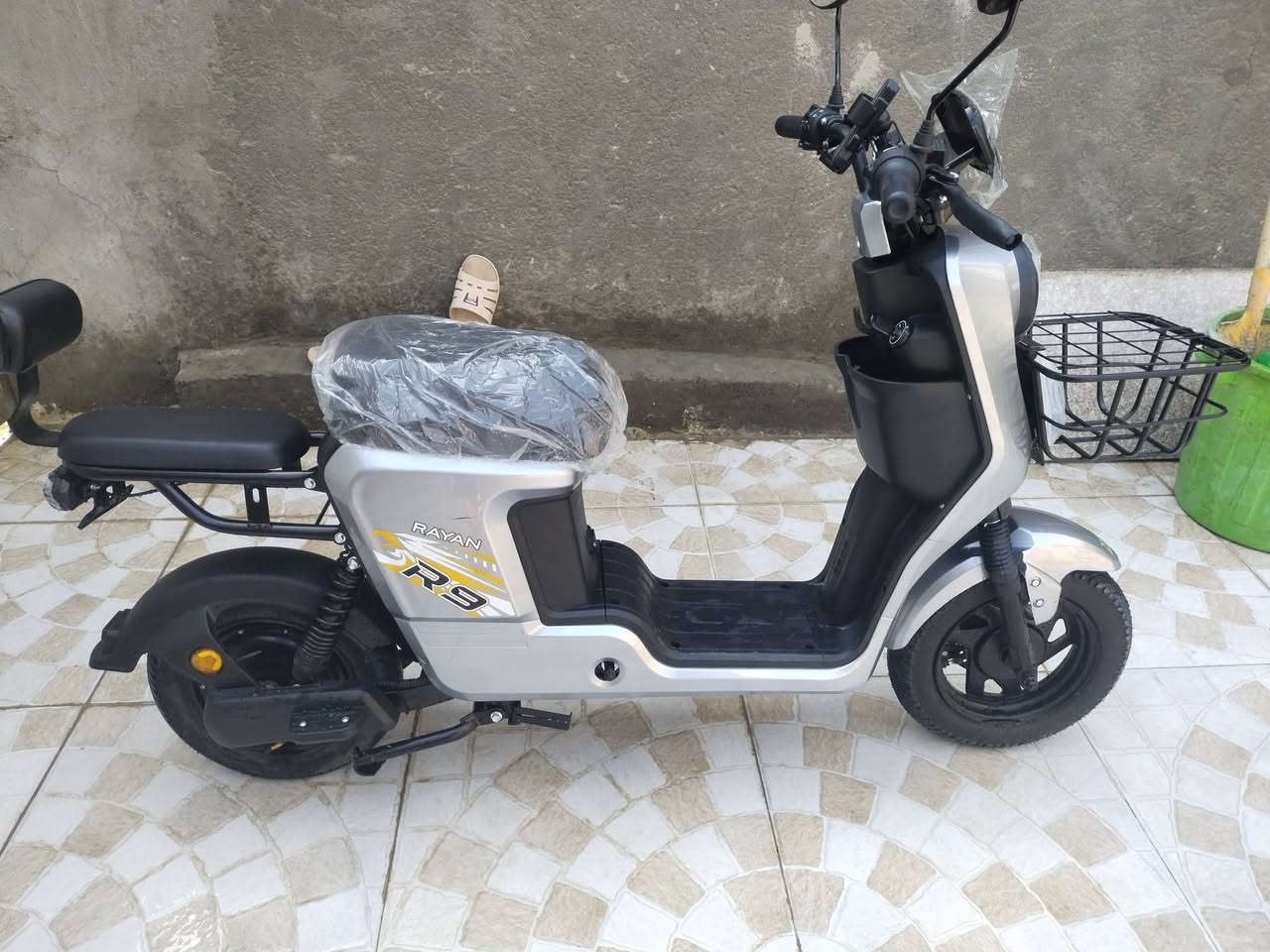 سلام عليكم دراجه شحن للبيع صار يومين من خذته مكان شطره سعر650وبيه مجال ***********
