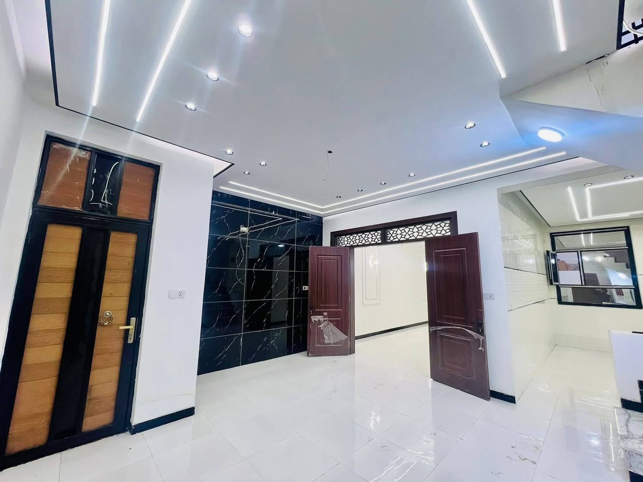 150متر للبيع شغل هندسي
طابو زراعي سند 25 اقرار محكمه مشمول بلتطويب 

مقابل ملحق قريه الغدير عمود 330

 البيت  جاهز للسكن يحتوي على ☑

غرفتين  و صاله و مطبخ و استقبال

حمامات خارجيه وداخليه

***********
