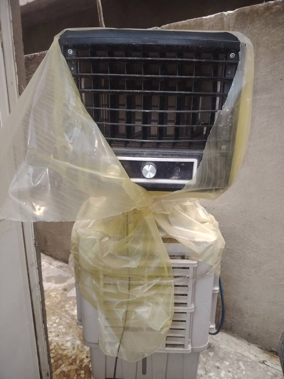 سلام عليكم مبردات بلاستك ام خرطوم عدد 2 للبيع ستعمال موسم واحد فقط مكان جسر ديالى  ***********
