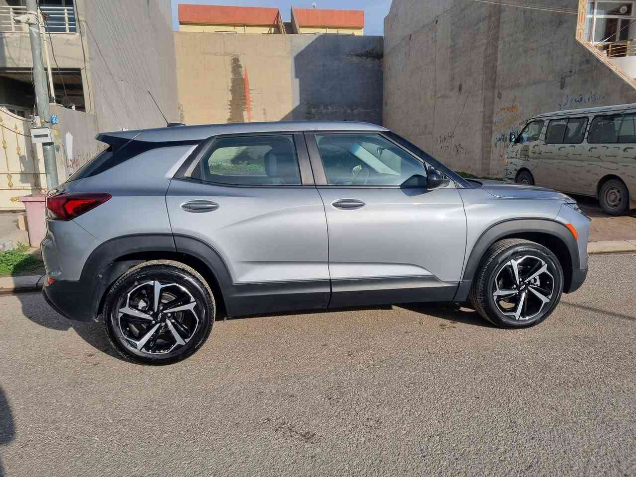 سلام عليكم للبيع ترابلايزر موديل ٢٠٢٤ ماشي ٢٨ ميل سعر (١١٩)
مواصفات بصمة،لايد زينون ، ويل كروم ،رادار ،كيج الكتروني ، شاشة عريض كامل، و بعد هواي مواصفاتت
دخول جديد، حادث سيارة موجود بالمنشور  بنيد ،جملغ سبغ   بدون دواخل بدون شاصي 
رقم كاتي  ٣ شهر باقي للرقم  
يرهم فقط(اربيل، دهوك، سليماني )
مكان اربيل حي فرمانبران 
***********
