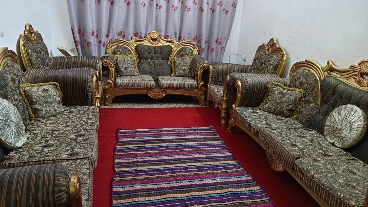 السلام عليكم تخم قنفات رئاسي 10 مقاعد النظافه تجي وتشوف بعينك سعره 350 للاتصال ***********
