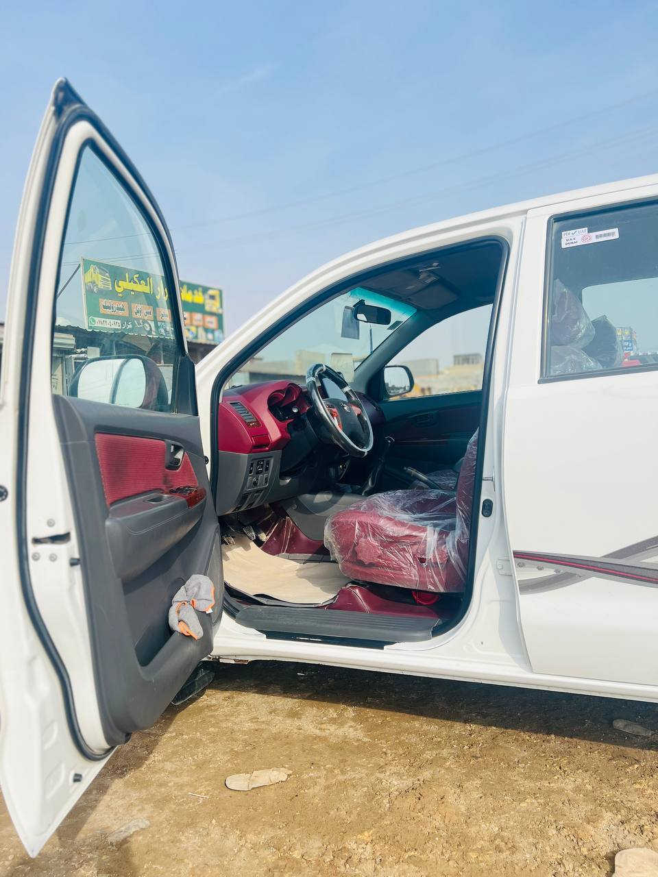 للبيع هايلوكس موديل 2013 رقم واسط سنوية لغاية2030 بسمي هزه جديده السيارة كفالة عامة /***********/ السعر 183$ العنوان بغداد
