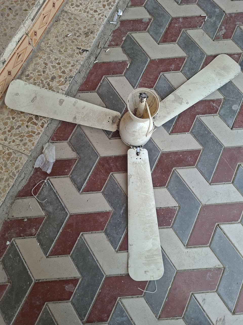 سلام عليكم مروحه اصليه للبيع سعرها مناسب ***********
