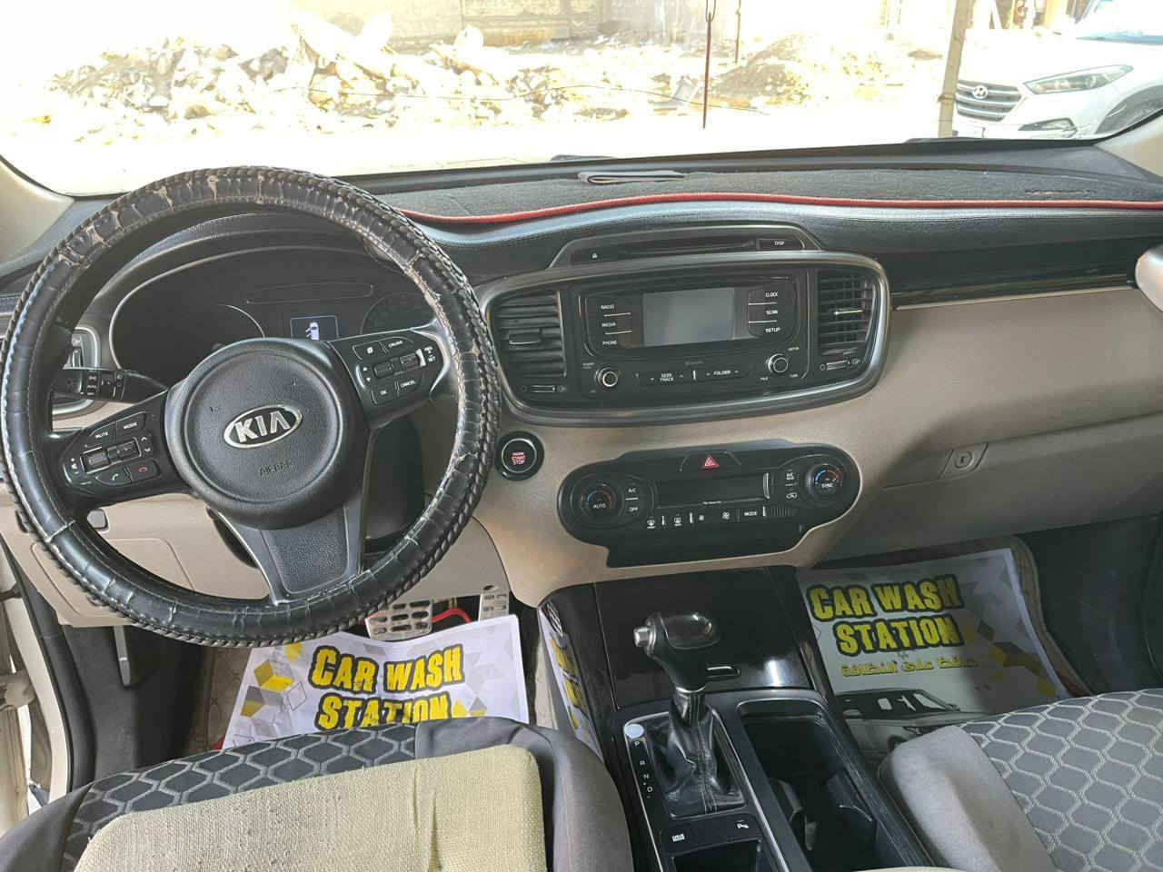 سلام عليكم للبيع سورنتو خليجي 
موديل ١٧ سعر ١٤٨ بيه مجال 
فول مواصفات 
سياره مصبوغ عام بدون شواصي او لغود
استفسار اتصال ***********
