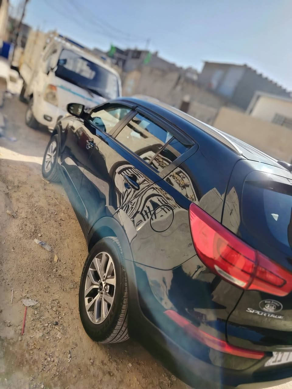 سبورتج للبيع موديل 2016 سياره نظيفه وجاهزه تبريد ماكينه شواصي كفاله عامه وارد امريكي حادثه بس دعاميه اماميه صدر امامي خلفي جديد تخم تاير السعر 120 وبيه مجال مكان السياره بغداد سياره باسمي بدون ايرباك هزه جديده رقم انكليزي ***********
