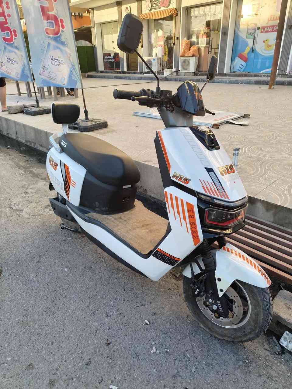 السلام عليكم
 ماطور شحن للبيع T8/شركه HIS 
 الماطور نضيف ومستعمل قليل
 ملف 2500W
يمشي 75 كم واكثر
اني ماشي بي 75
 يقطع مسافة 55الى 65 كيلو متر بالشحنة الوحدة
 بي بلوتوث نظام البك
جهاز انذار وقفل ضد السرقة 
تشغيل عن بعد
بي سويجين
وكارت التشغيل قطعتين 
6بطاريات 32 امبير
السعر 850 الف وبي مجال بسيط 
 ***********
