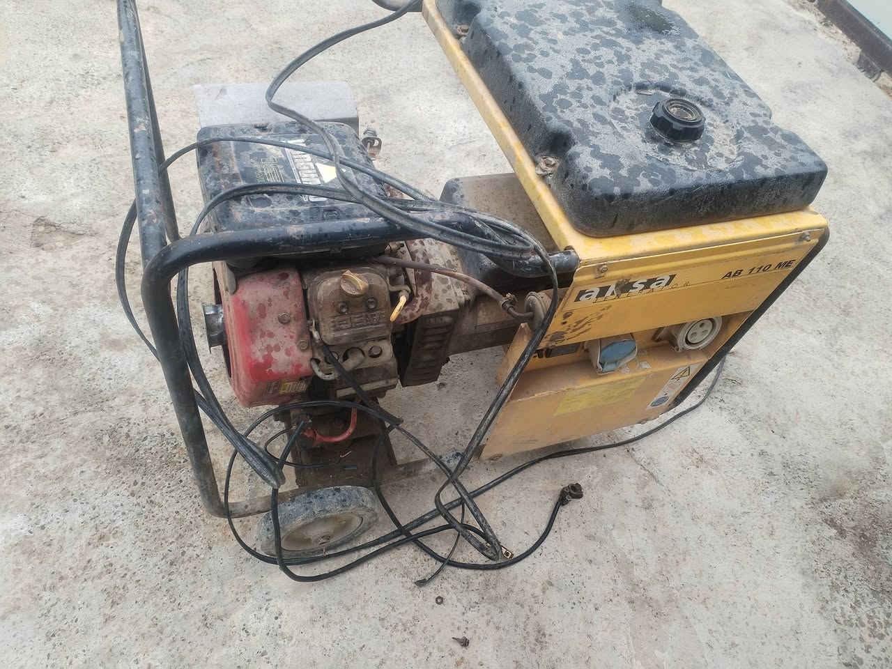 مولد للبيع أقصى ٢٥ ابير سلف وحبل شرط توليد رقمي 
***********
