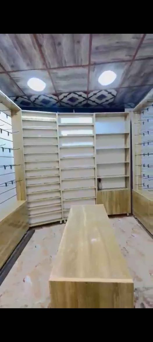 إعلان بيع فاترينات محل إكسسوارات ✨

🔹 للبيع فاترينات عرض فخمة بحالة ممتازة جداً استخدام اقل الشهر 
🔹 العدد: 10 قطع +ميز وسط المحل يوضع 

📏 التفاصيل:
 3 فاترينات عرضها: 1.5 متر الي بيهم سكة حديد 

 7 فاترينات عرضها: 1 متر وارتفاع 2 متر

💡 المواصفات:
 • إنارة داخلية مخفية تعطي شكل جذاب للبضاعة
 • مخزن داخلي (مساحة تخزين عملية)
 • سكة حديد (مناسبة للتعليق والعرض)

🎯 مناسبة لمحلات:إكسسوارات – هدايا – ساعات – نظارات - اكسسوارات هواتف 

💰 السعر: 3 مليون او بيهن مجال ان شاء الله او اكو فديو يبين الفاترينات اذا حبيتو اتشوفوهن 

للتواصل ***********
*********** كربلاء, العراق
