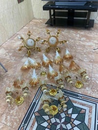 ثريات جداريه وسقفيه نقص ريشه وحده فقط مال السقفيه شغالات السعر ٥٠ الف ...
