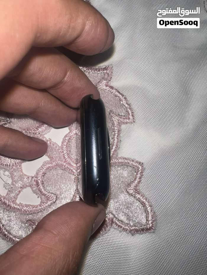 المقاس: 45mm
الخامة: هيكل ألمنيوم خفيف وأنيق
 النظام: watchOS 10.5
 اللون: نيلي
 الحالة: نظيفة جداً، بدون أعطال
 الميزات:

• قياس درجة الحرارة وتتبع الدورة
• مستشعرات متقدمة للصحة واللياقة
• مقاومة للماء
• شاشة Retina Always-On
• دعم الشحن السريع
• كشف الحوادث والطوارئ....
- عمر بطارية 96%

 الملحقات: تشمل الشاحن
 السعر المطلوب: 250 الف
 الموقع: المنصور
 للتواصل: ***********
