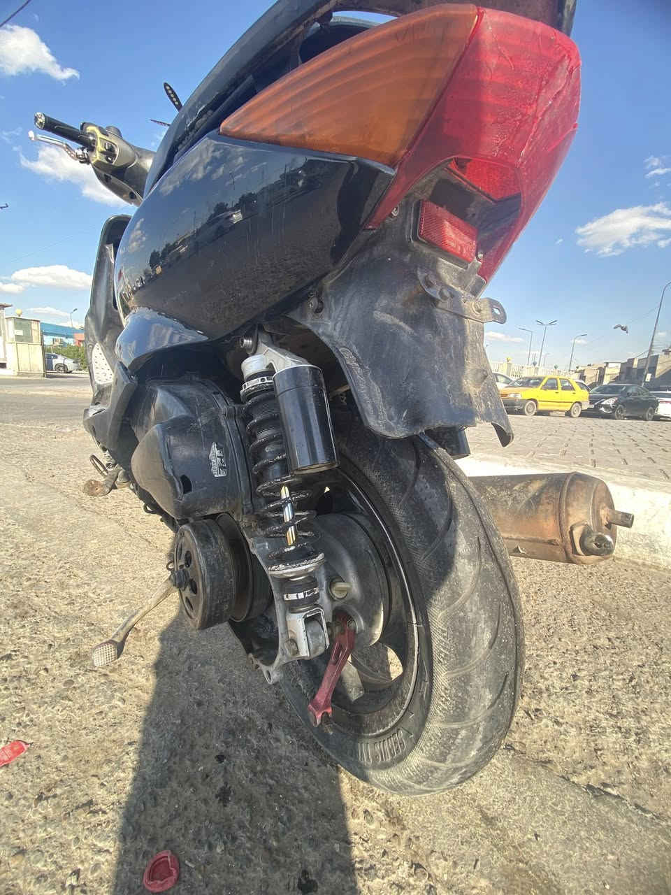 سلام عليكم سكنس نثيه شغاله نكره سلف بيه دبل خلفي رياضي وفراك رياضي دراجه تحتاج ترتيب مراض بماكس عدله أو بيع ٣٠٠ وبيه مجال ***********مكاني بغداد حي القاهرة قرب جوازات اصليخ
