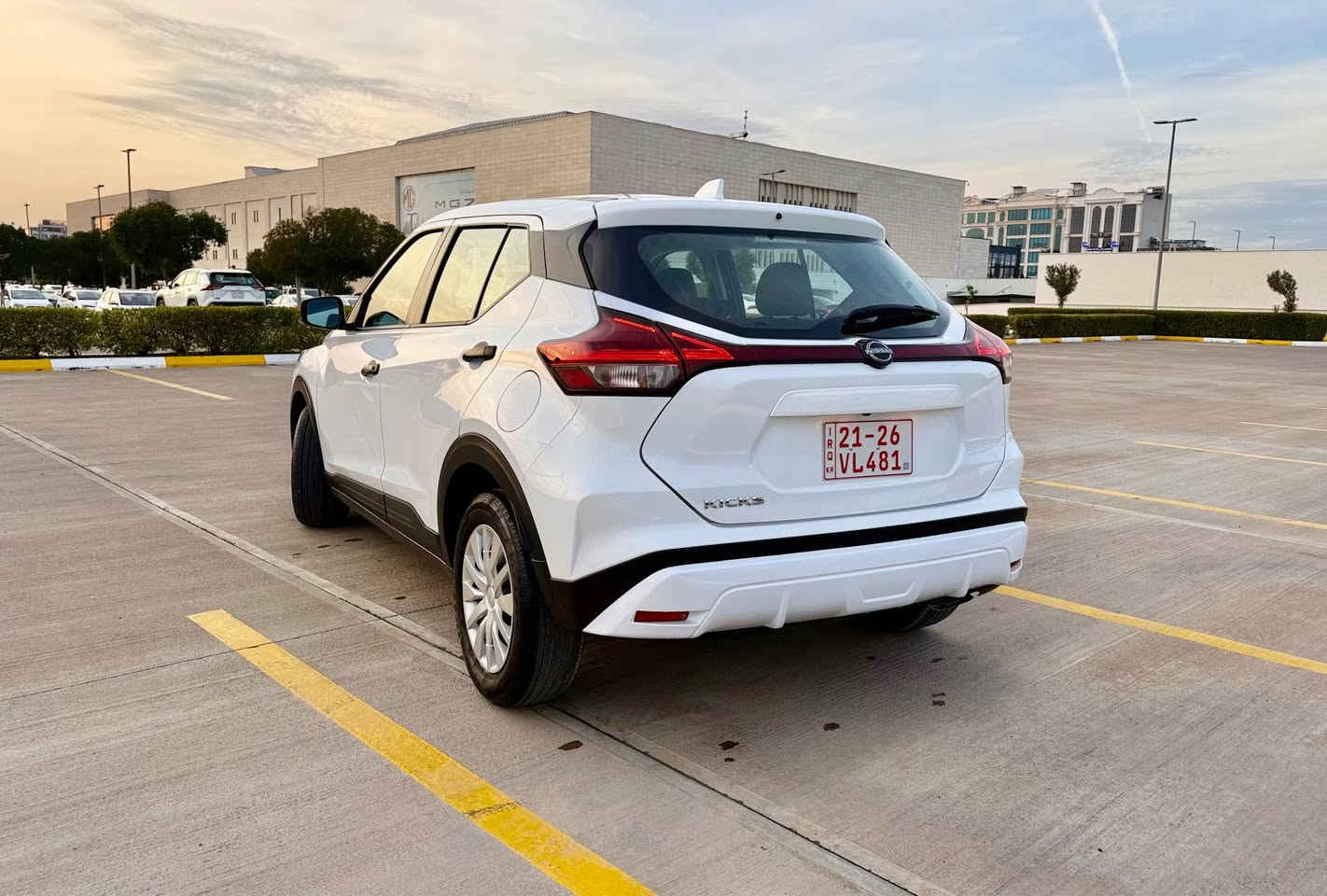 نيسان كيكس 2024 .. ابيض مواصفات بصمه شاشه كبيره كاميره مرايه كهربائيه رادارات حساس خلفي و امامي 26 الف ماشيه سياره بدون صبغ بس بي كم مكان  تعديل بارد ايرباكات مرجع بلادي .. سعر .. 129$ … *********** أربيل, العراق
