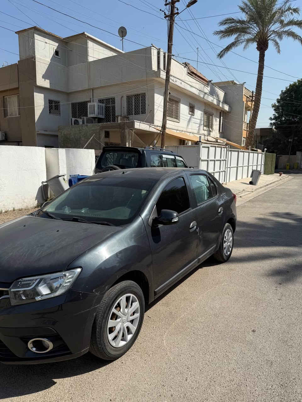 سلام عليكم رينو سمبل 2019 
بيع او مراوس 
السعر 75 ورقه وبيها مجال 
السياره بدون صبغ فقط جراد بيها 
مكان السياره بغداد حي العدل
ماشيه 110 الف
للستفسار *********** بغداد, العراق
