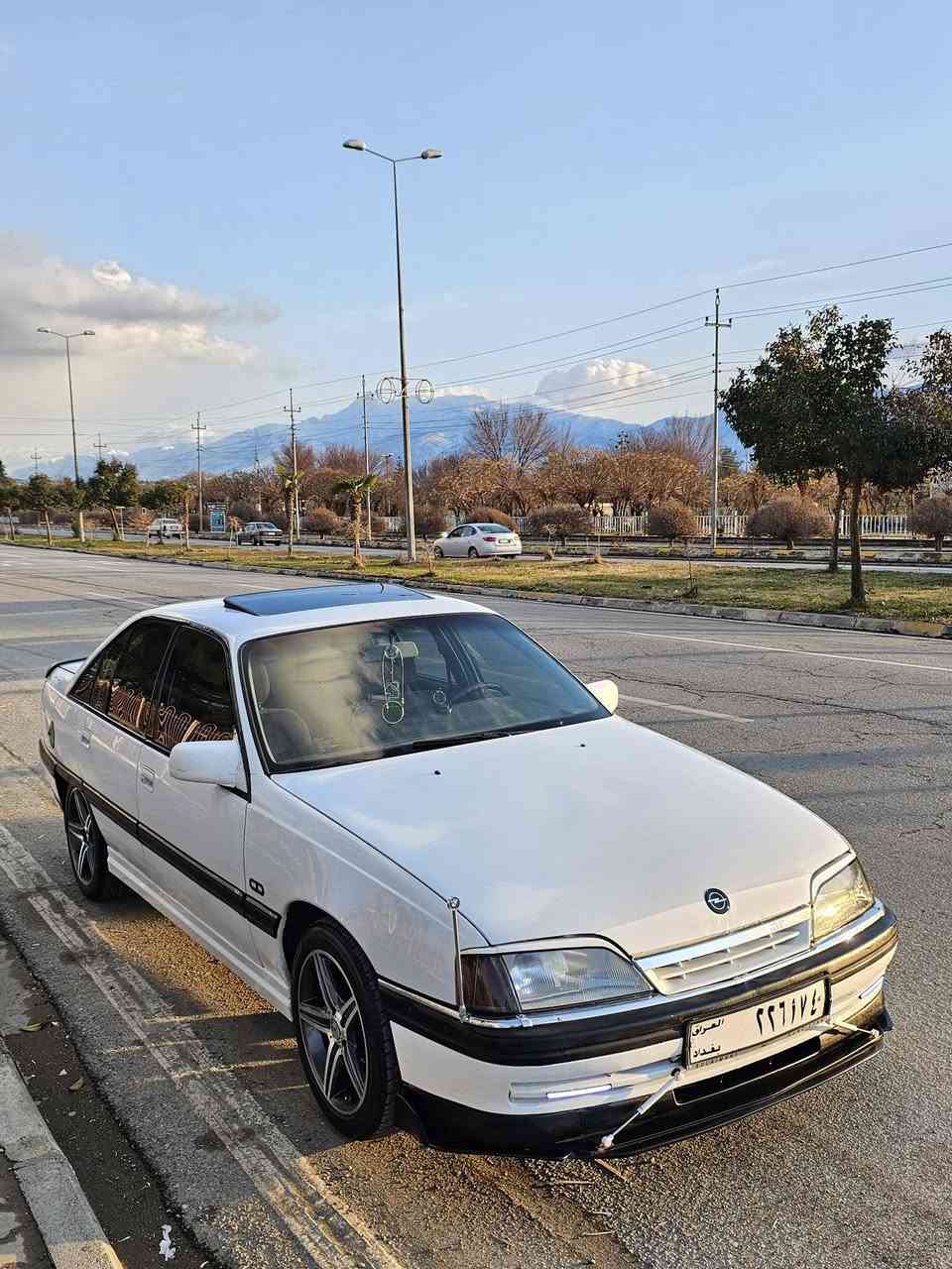 بەناوی خودای گەورەومیهرەبان
ئۆمیگا بۆفرۆشتن
بێ بۆیاغ
مەکینە ٢٠
حلوج
موس نیە
بڕاوە نیە
قفڵ مەرکەزیی
جام کارەبایی
سڵاید کارەبایی
ئاوێنە کارەبایی
ئاوێنە هیتەر
کێس هیتەر
بیلاد پەردە
سەوداش دەکەم بەشتێک بەدڵم بێت
شوێن قەڵادزێ
***********
