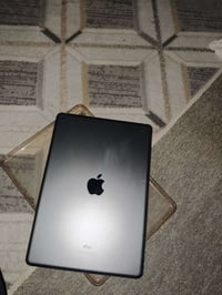 ايباد 9 لبيع نضيف كلش ذاكرته 64 كارتونته موجود شاحنته الاصليه زلخ مابي...