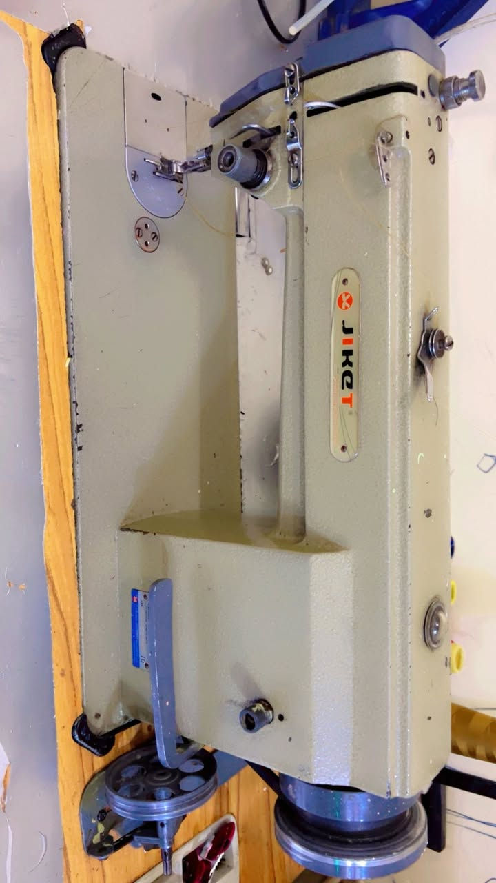 مكينة جاك صناعيه تشتغل ومابيهة  اي نقص للأستفسار  ***********العنوان الكاضميه الطي
