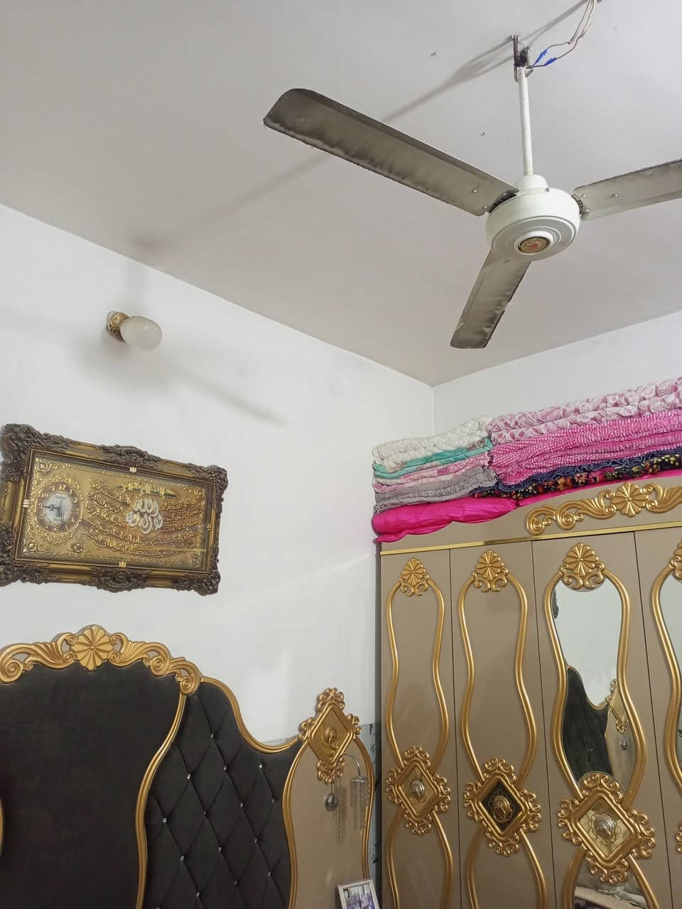 للبيع نص قطعه قطاع 61 الاتصال *********** قاطين مسلح نضيفه
