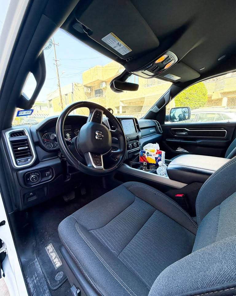 السلام عليكم
🔴 للبيع او مراوس بسورنتو 

RAM 1500 BIG HORN 

رام 1500  باب قصير

الموديل :2023 . (عدادات كيلو متر + لغة السيارة عربية) . 
العداد :   60 الف كيلو
المحرك : V8 5.7L . 
🔴 حادث فقط جاملغ خلفي بدون دواخل
🔴 السعر :  270 وبيها مجال بسيط  
🔴رقم دهوك الجديد

المواصفات :
* نقطة عمياء. 
* كاميرة خلفية.
* لوحة القیادة دیجيتال
* المصابيح الخلفية LED. 
* ⁠المصابيح الامامية زنون
* دخول ذكي (بصمة). 
* تشغيل عن بعد .
* شاشة 
* نظام ملاحة نفكيشن GPS.
* حساسات امامية وخلفية.

* مكيف خلفي.
*محدد سرعة.
* ويل كروم قياس 20 انج.
* نظام اطفاء وتشغيل اوتماتيكي.
* مرايا كهربائية جانبية من الكروم قابلة للطي كهربائيا.
* الشباك الخلفي كهربائي. 
* المرايا الجانبية تدفئة. 
* باب الصندوق كهربائي.
* امكانية تعديل ارتفاع دواسات البنزين والبريك.
* هاند بريك كهربائي.
* حساسات امامية. 
* حساسات خلفية. 
* مرايا مع خاصية التعتيم الذاتي. 
🔴 مكان السيارة بغداد 
   :
 التواصل على الرقم***********
