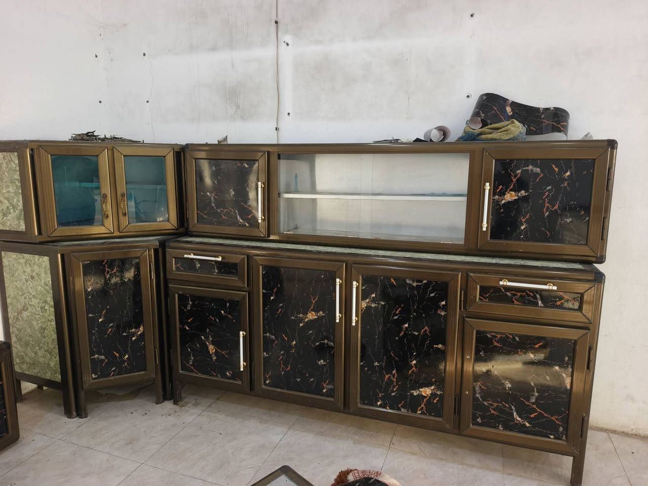 كاونتر المنيوم سعودي درجة اولا ٦ قطع سعر ٣٨٠ بي مجال ‏‪***********‬‏

