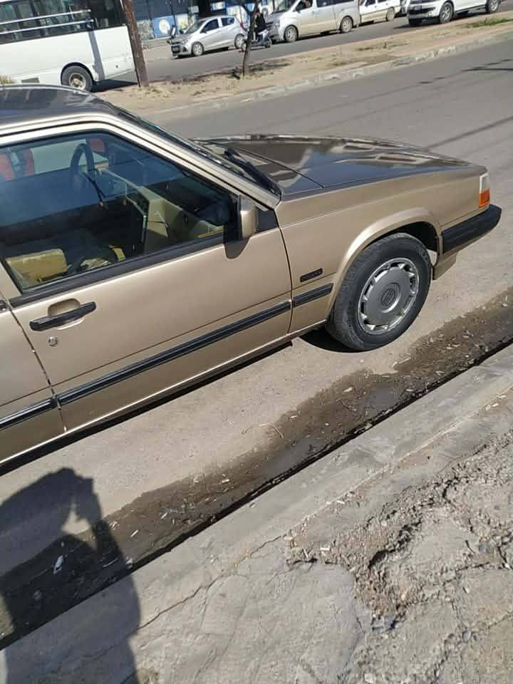 سلام عليكم فالفو موديل 94 وضع شركه السياره ب اسمنا صبغ فقط بيها رش بوند وجاملغ مال تقحيل  اي معجون مابيها كير ومحرك  شرط رقم نينوى جديد تبريد تدفئه كلها شغاله  السياره جاهزه من كلشي السعر 73 
وبيها مجال  *********** 
077-210-71832  
عنوان السياره موصل حي النور
