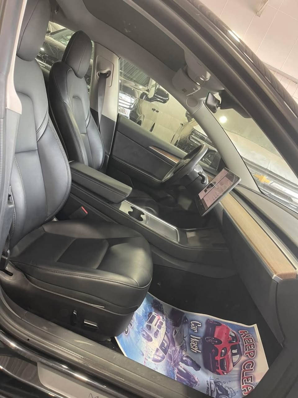 السلام عليكم 
تيسلا 3موديل 2022وارد امريكا  حادث جاملغ خلفي وجنطه تصليح وكالة تيسلا امريكا بدون معجون بس رش والسياره اون لاين ماشيه 9000ميل فقط السياره جديده جدا لاستفسار  ***********وات ساب فقط
