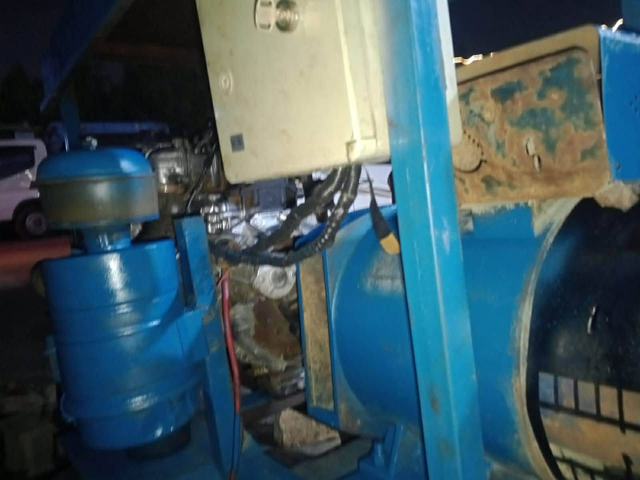 السلام عليكم مولد كيا شغال على الفحص والحمل نظيف كلش ألعنوان بغداد البلديات مكينة ٧٠١ توليد ٣٠ كيفي  ثري فيز  العنوان بغداد البلديات اتصل على الرقم وسهلة ***********بي واتساب
