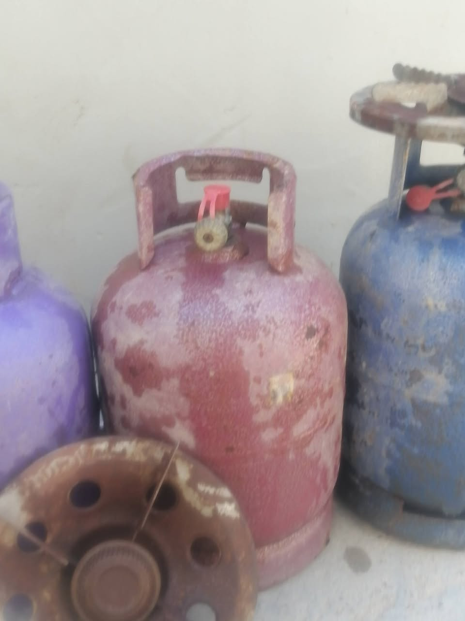 السعر خاص
هاذن القناني البيع الا يريدهن يجي خاص او يجي يراسني واتساب ***********

