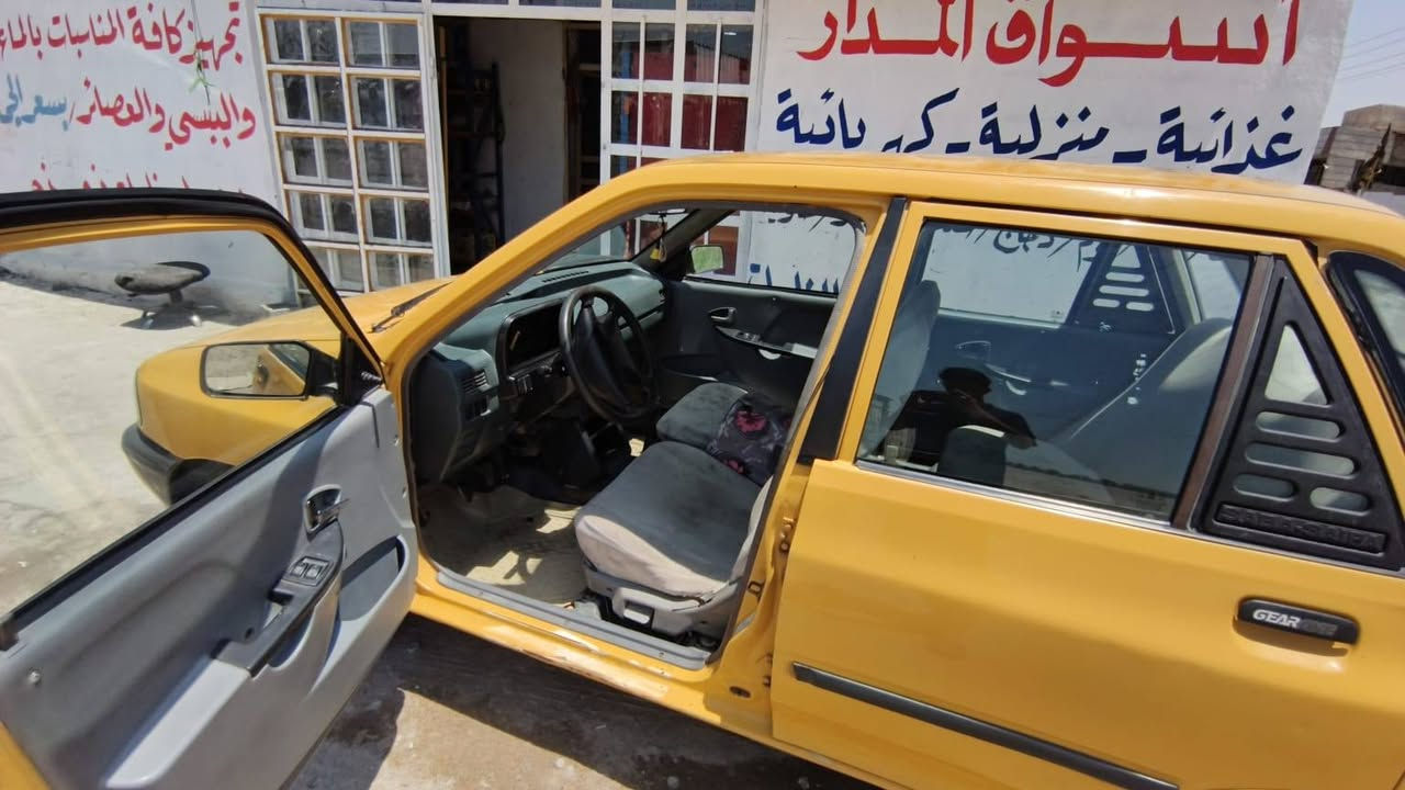 سلام عليكم سايبه البيع موديل 2011 مصفره هيهه وقرامات سياره مكفوله خير من الله السعر 25 $وبيه مجال رقمي هاذه ***********
