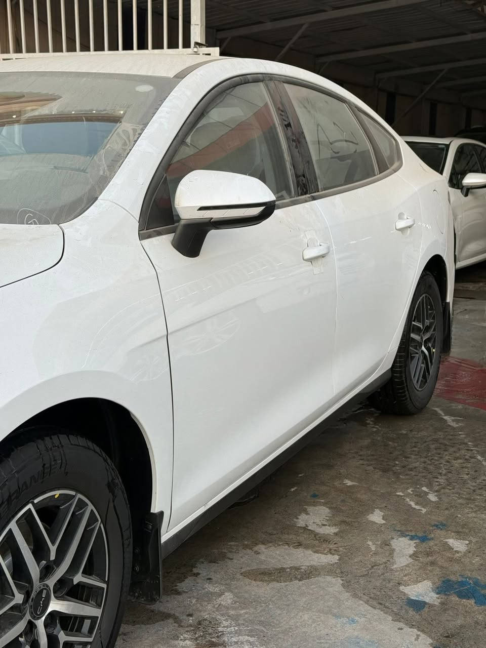 من معرض الاخوين توفر
🚗🔥 BYD SEAL 5 — يجيك بجنح كاربون فايبر وويل كروم يخلي الستايل غير شكل!

السعر: 19,300 دينار عراقي فقط نقد شامل الدلاليه 
التفاصيل • موديل 2025 
كامل ملحقات 
🔋 المحرك والتقنيات
 • محرك 1500cc اقتصادي (Hybrid + Electric + Petrol)
 • تبريد أمامي وخلفي قطعتين
 • كير ماوس
 • بصمة + كارت دخول ذكي
 • شاشة وسطية
 • كامرة خلفية
 • حساس خلفي + واقيات طين امامي وخلفي 

💡 الإضاءة والتصميم
 • جنح كاربون فايبر (جناح خلفي مميز – لمسة هجومية فاخرة)
 • لايت زنون
 • بك لايت LED
 • ويل كروم 
 • داخل جلد لون أبيض
 • تحكم مقود جانبين

✨ سيارة فخمة… هجومية… واقتصادية بنفس الوقت

تجربة قيادة مختلفة وتفاصيل تليق باللي يدور على شكل + أداء + تقنية.

📍 العنوان: بغداد – الوزيرية – قرب قاعه الريان 
للاستفسار 

📲***********
📲0771273449
📲***********
