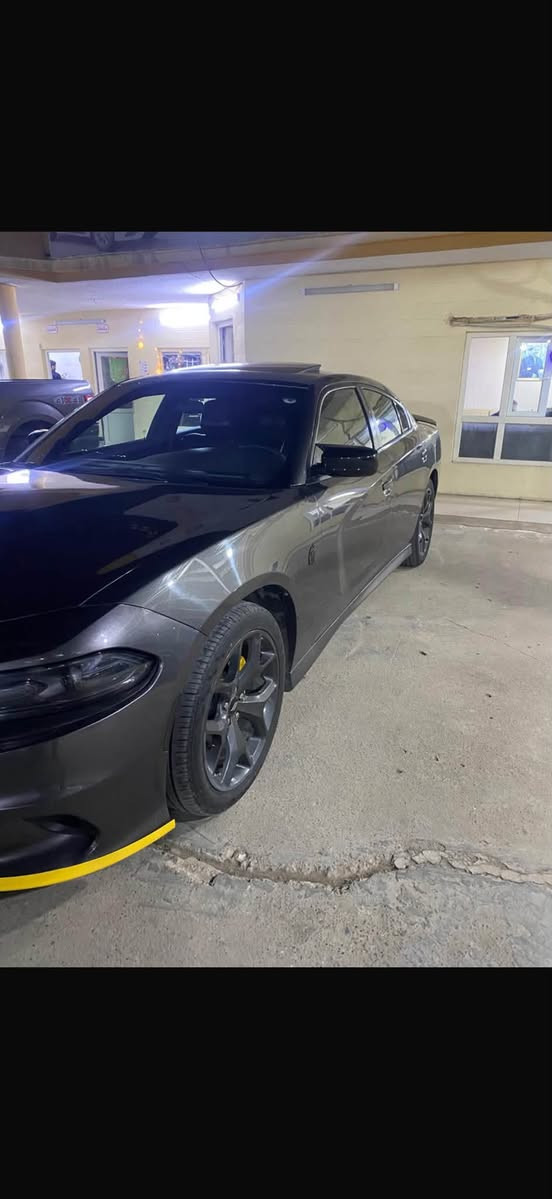 السلام عليكم 
جارجر 2020 فول موصفات sxt plas  بيها صبغ باب وجاملغ. والبوند مال تحديث بدون دواخل بدون ايربك ماشيه 140 السياره جاهز من الطخم من كل مكينه كير بشرط مامفتوحين ولا بيهم شي  السياره بأسمي رقم دهوك 
مكان السياره موصل 
رقم التلفون *********** 
السعر 195 ورقه

