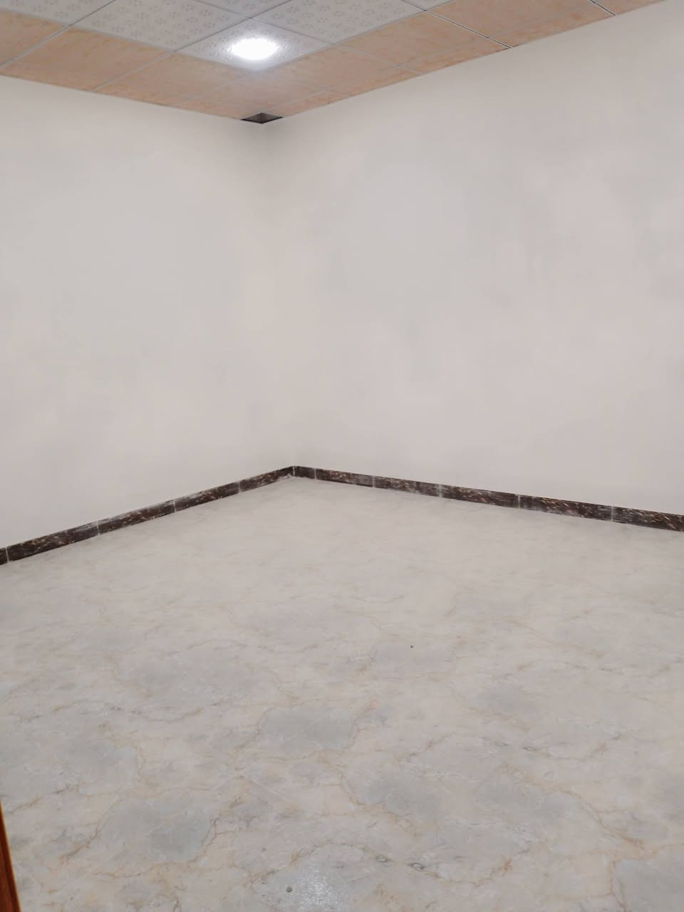 سلام عليكم
دار للبيع نصر مهندسين 100متر 
قرب مدرسه عبد ابن عباس أو كربلاء
شارع 15
المواصفات ⁦(⁠๑⁠♡⁠⌓⁠♡⁠๑⁠)⁩
طابقين بناء حديث،،،
3غرفه نوم بيهن غرفه سويت كامل استقبال صاله عدد2 مطبخ صحيات عدد4 
مع كثيرمن التفاصيل ⁦(⁠｡⁠・⁠/⁠/⁠ε⁠/⁠/⁠・⁠｡⁠)⁩
السعر 180مع المجال......
 علمن أن سعر قطعه 105..
اللتواصل ***********
