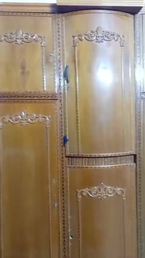 السلام عليكم ورحمة الله كنتور صاج نضيف جدا السعر ٥٠٠ رقم بيه وتساب ***********
