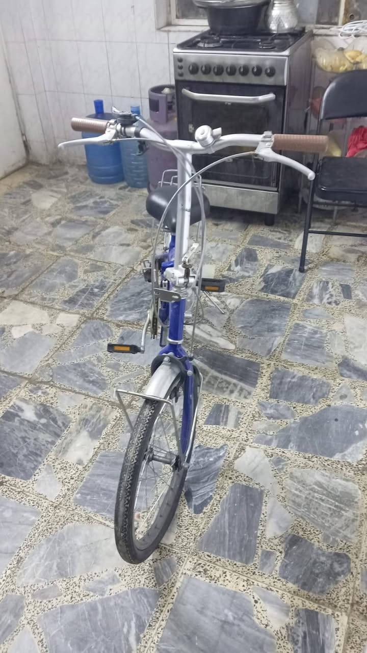 سلام عليكم 
بايسكل يطبك حجم 20
بايسكل كامل من اي نقص
العسر٧٥وبي مجال
المكان بغداد البياع حي التراث
الرقم ***********
-فقط وتساب
