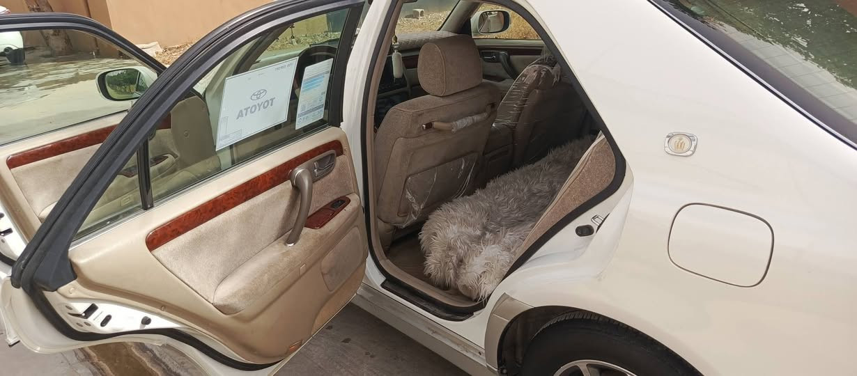 سلام عليكم 
كراون موديل. 2000
رقم سليمانية دولي ابسمي
3دكم
محرك ففتي فيشة وبطل 
كفالة عامة شرط السونر 
سيارة جديدة معنى الكلمة
تحويرت نجف جوةوفوك دشبول امارات
عنواني بغداد السعر 135
***********
